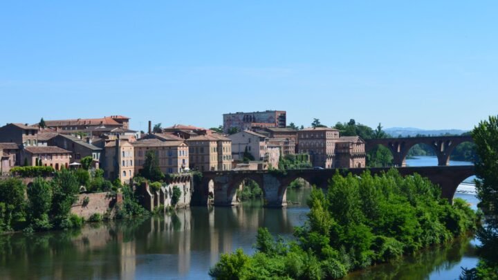 Escort booking etiquette à Albi : communiquer, respecter les limites et rester discret
