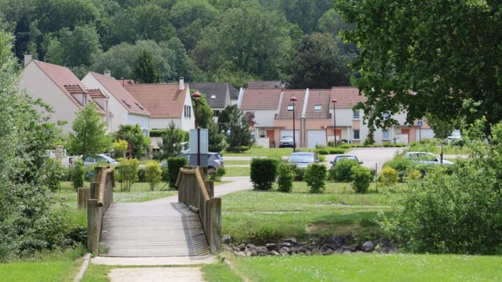 Guide escort à Créteil pour les visiteurs : préparer une rencontre sereine en Île-de-France