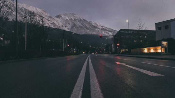 Guide escort à Grenoble pour les visiteurs : préparer sa rencontre avec discrétion