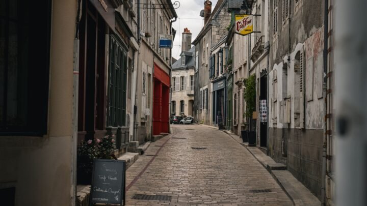 Guide escort à Montbéliard pour les visiteurs : préparer sa rencontre en toute sérénité