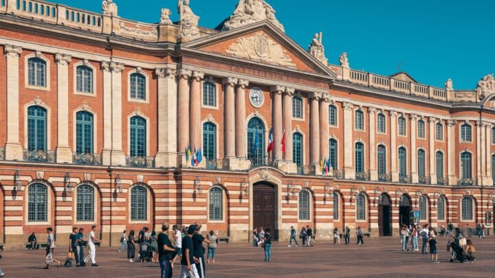 Guide escort à Toulouse pour les visiteurs : préparer sa soirée avec élégance