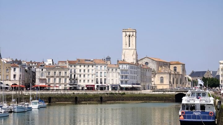 La Rochelle pour les visiteurs adultes : préparer une rencontre de compagnonnage sereine et discrète