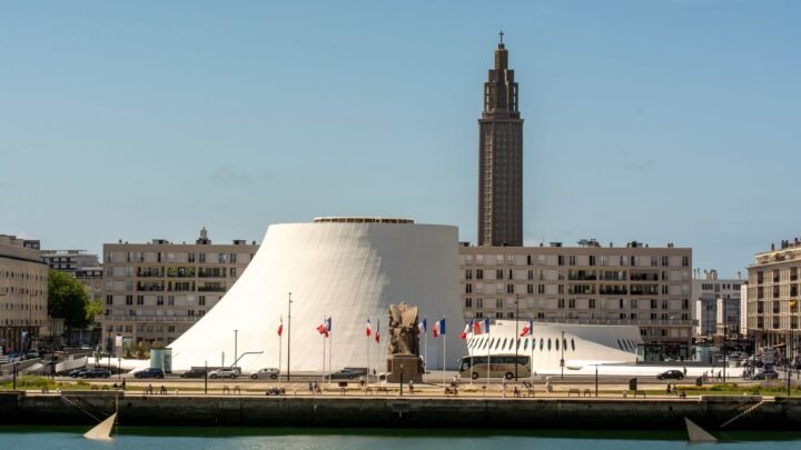 Le Havre pour les visiteurs : guide de companionship adulte entre discrétion et respect