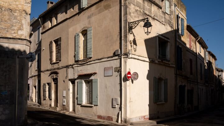 Soirées adultes à Arles : sorties, rencontres et bonnes manières