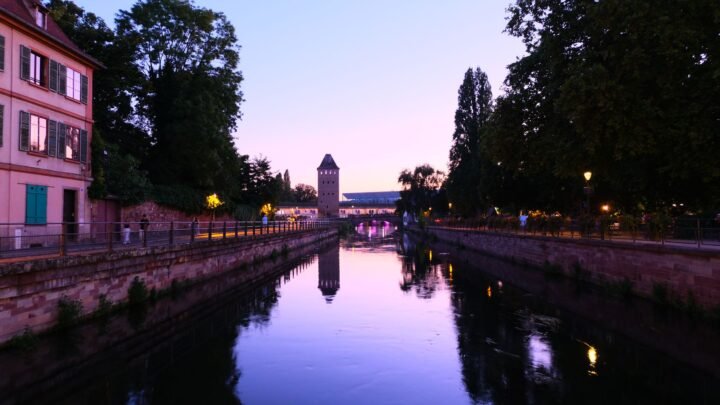 Strasbourg pour les visiteurs : guide de companionship adulte, entre discrétion et bonnes manières