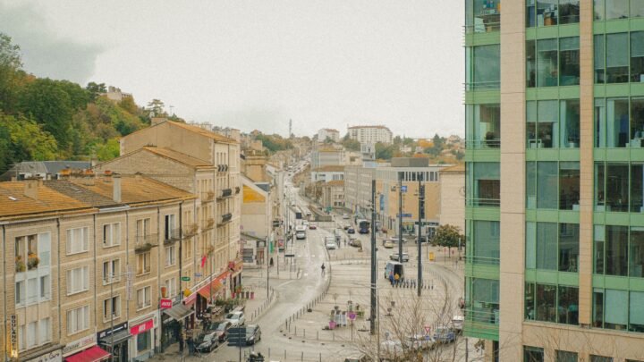 Vie nocturne adulte à Poitiers : sortir avec respect et discrétion